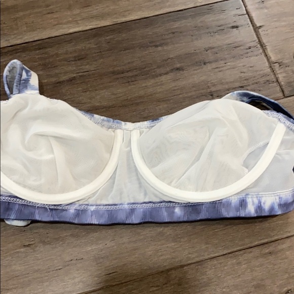 5 for $25 Athleta underwire bikini swim top - Picture 5 of 7